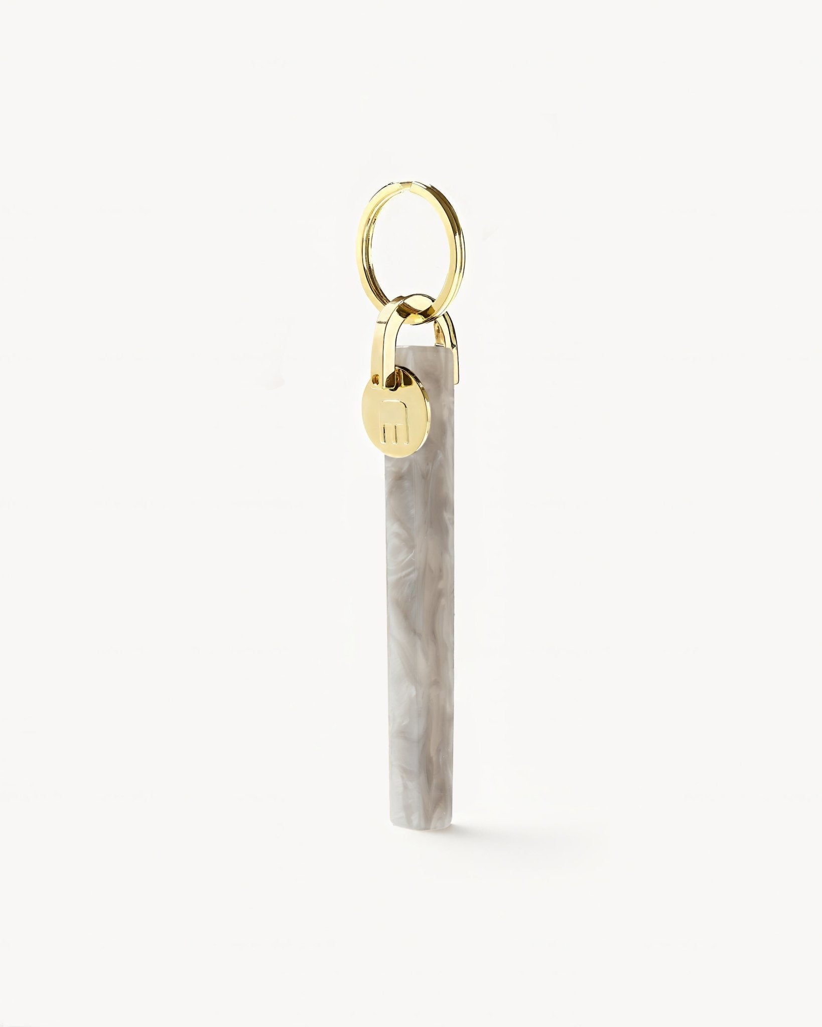 Bar Keychain in Grey Shell – Gold