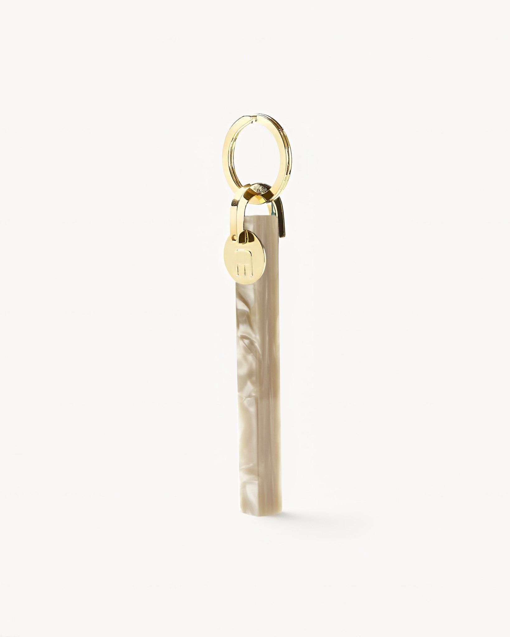 Bar Keychain in Sand Shell – Gold