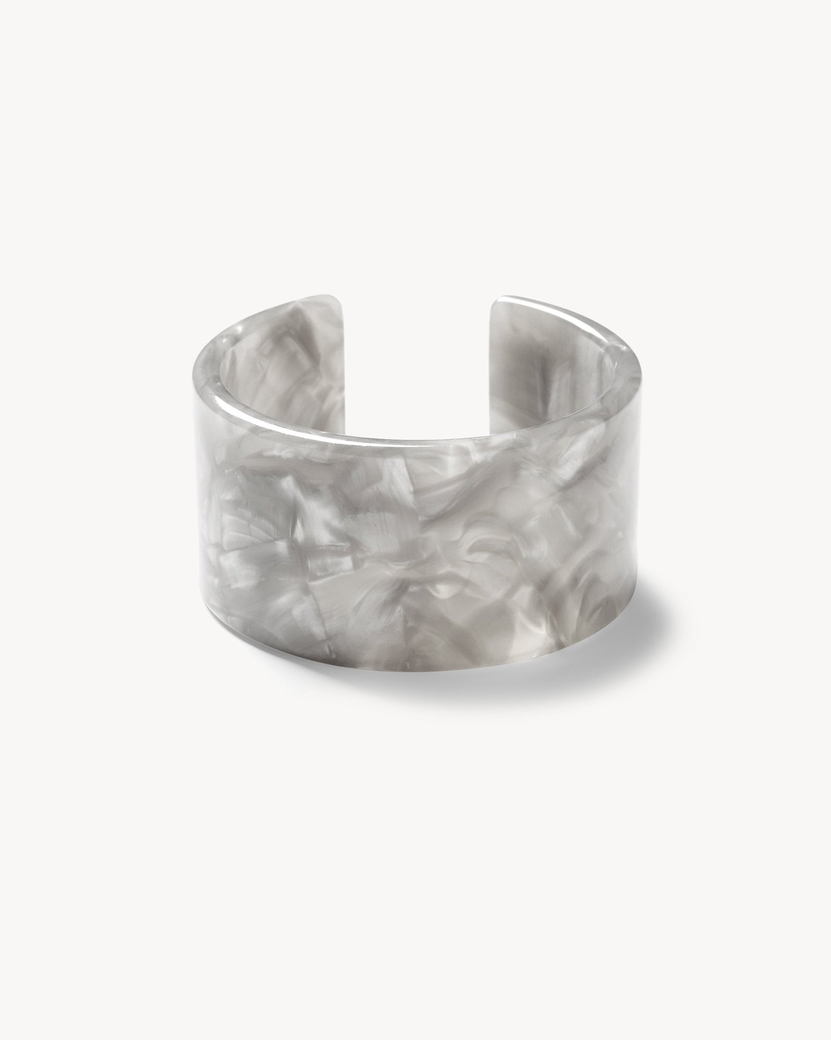 Jumbo Cuff in Grey Shell