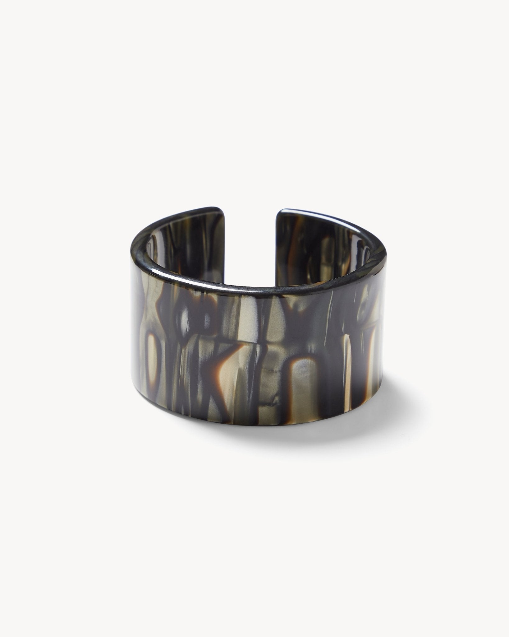 Jumbo Cuff in Midnight Horn