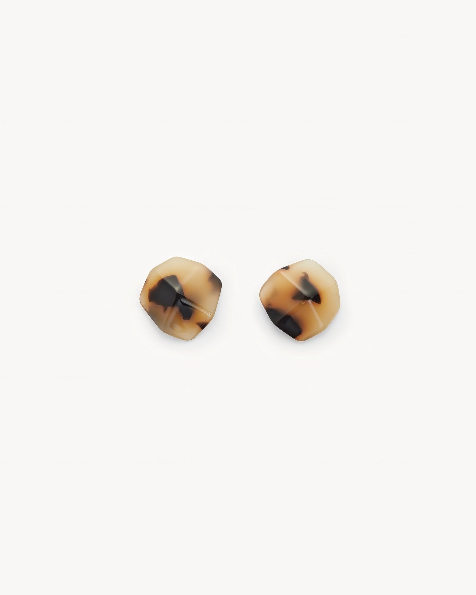 Mini Sculpture Studs in Blonde Tortoise